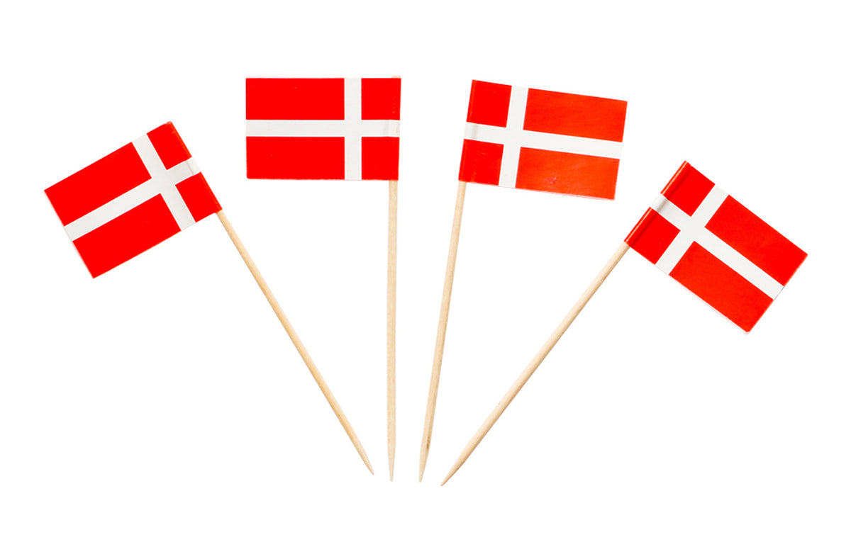 Små papirsflag på træpind