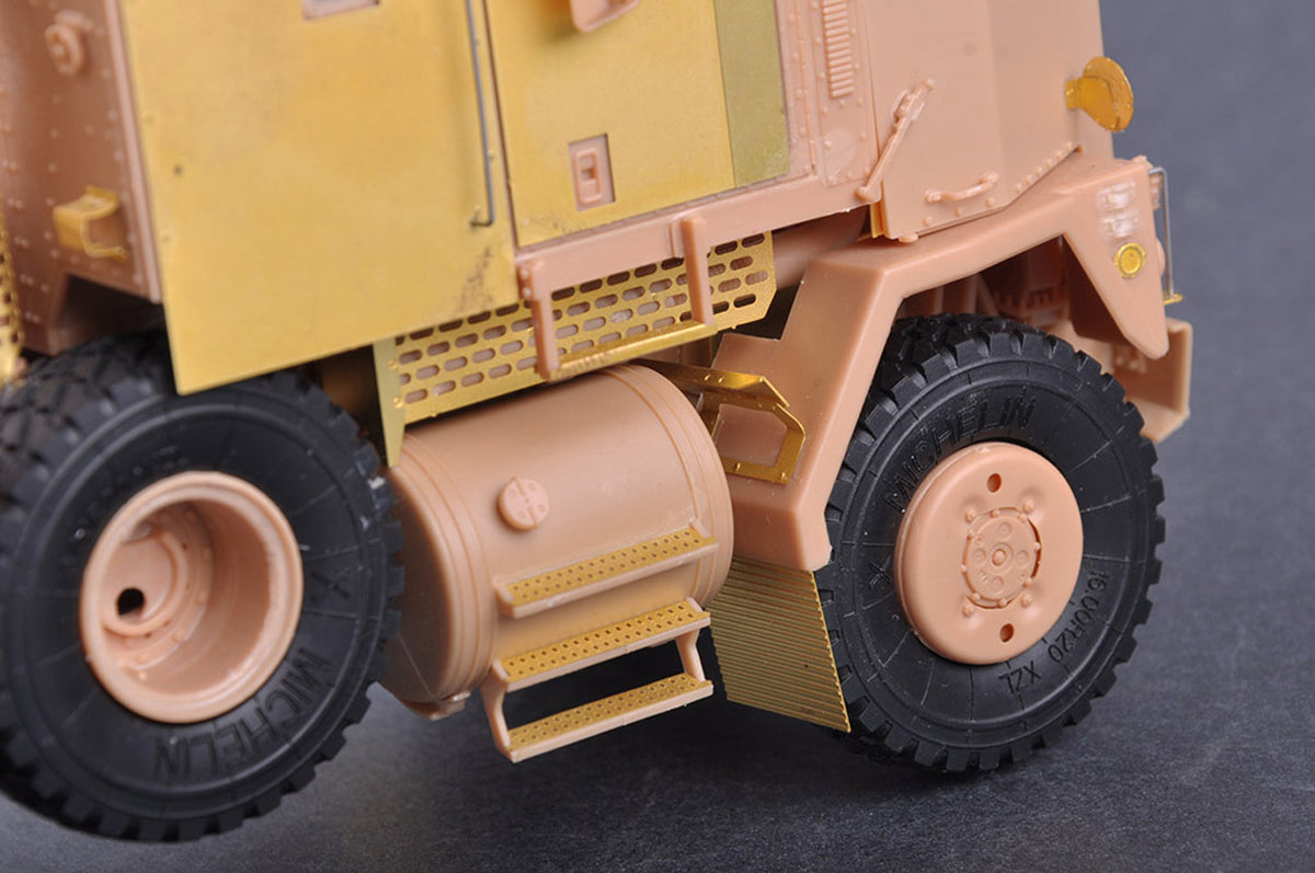 Hobby Boss M1070 Gun Truck 1:35 modellastbil
