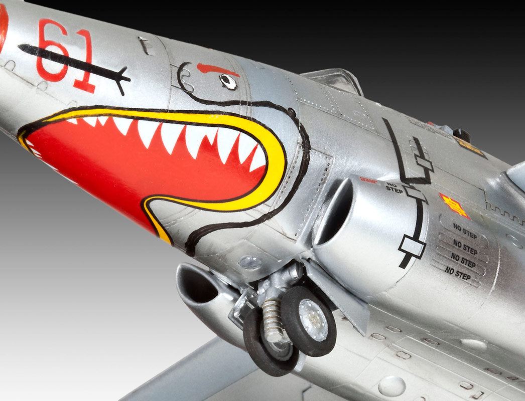 Revell US Air Force 75th Anniversary modelfly - Med lim og maling