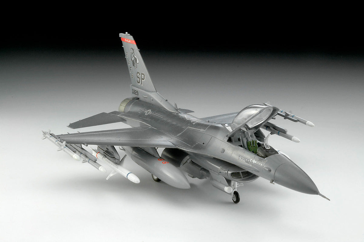 Revell US Air Force 75th Anniversary modelfly - Med lim og maling