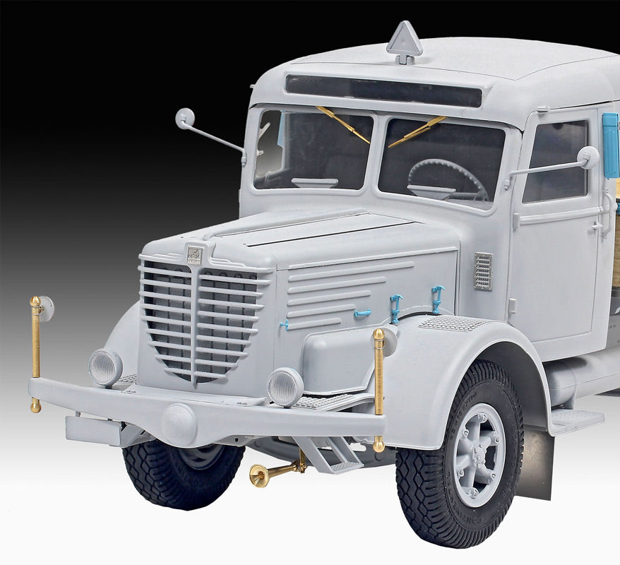 Revell Büssing 8000 S13 w/trailer Platinum Limited Edition modellastbil - 1:24