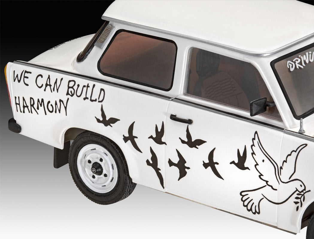 Revell Trabant 601S "Builder's Choice" modelbil - Med lim og maling