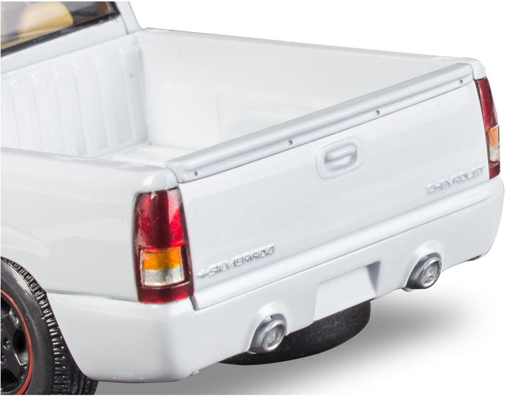Revell 1999 Chevy Silverado Custom Pickup modelbil