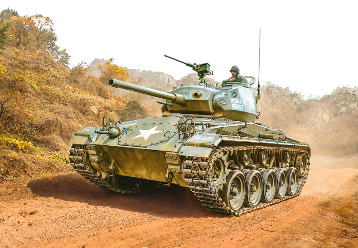 Italeri 1:35 M24 Chaffe Korean War - Modelkampvogn
