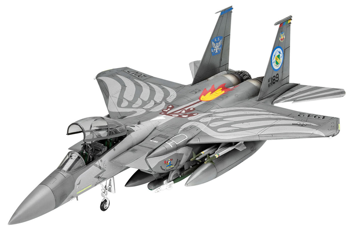 Revell F-15E Strike Eagle modelfly - Med lim og maling