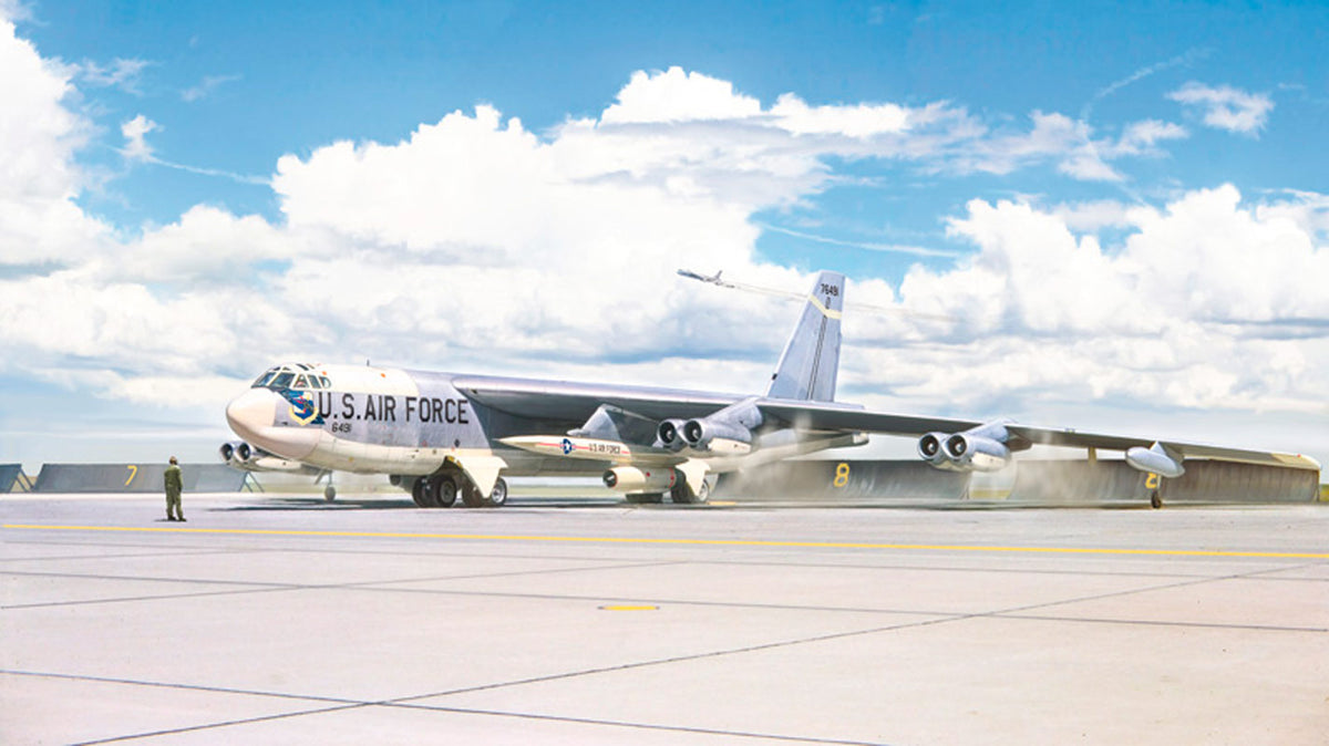 Italeri 1:72 B-52G Stratofortress Early version with Hound Dog Missiles - Modelfly
