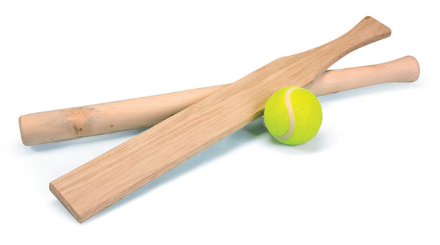 Rundbold sæt, 2 træbat og tennisbold.