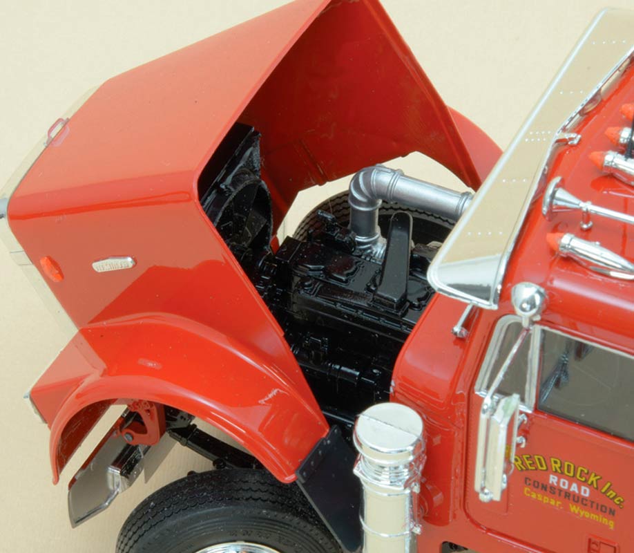 Italeri Freightliner Heavy Dumper Truck - 1:24