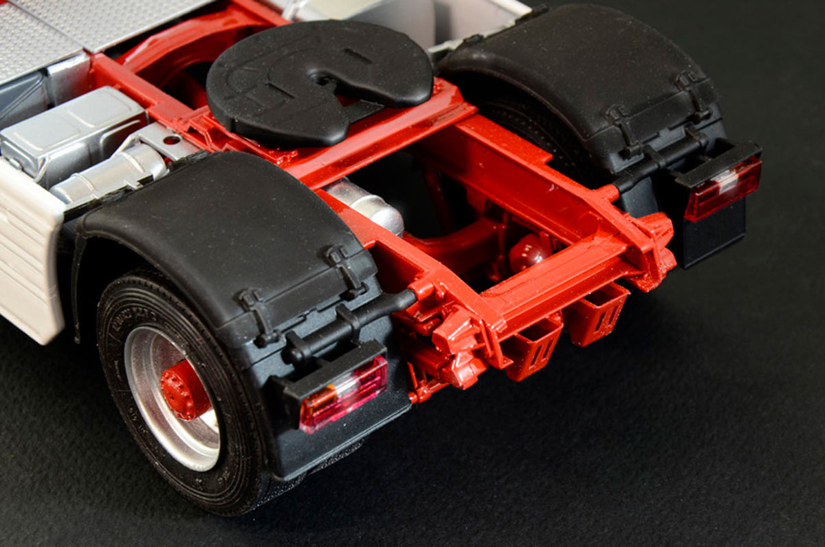 Italeri 1:24 Iveco Turbostar 190.48 Special - Modellastbil