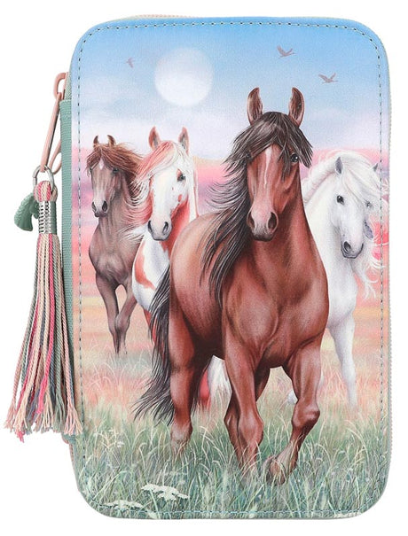 Miss Melody Trippel penalhus - Hoof Clatter