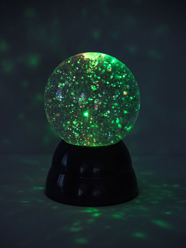 Glitter kugle med flotte farver og lys