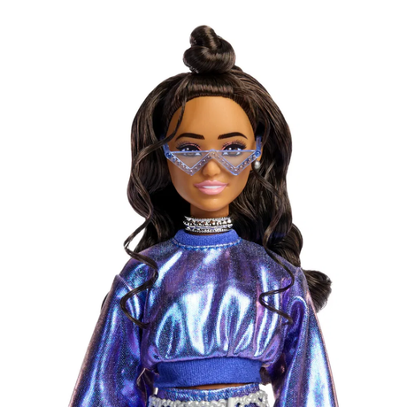 Barbie Deluxe Style Latina Dukke – Blå Sweater 20,5 cm
