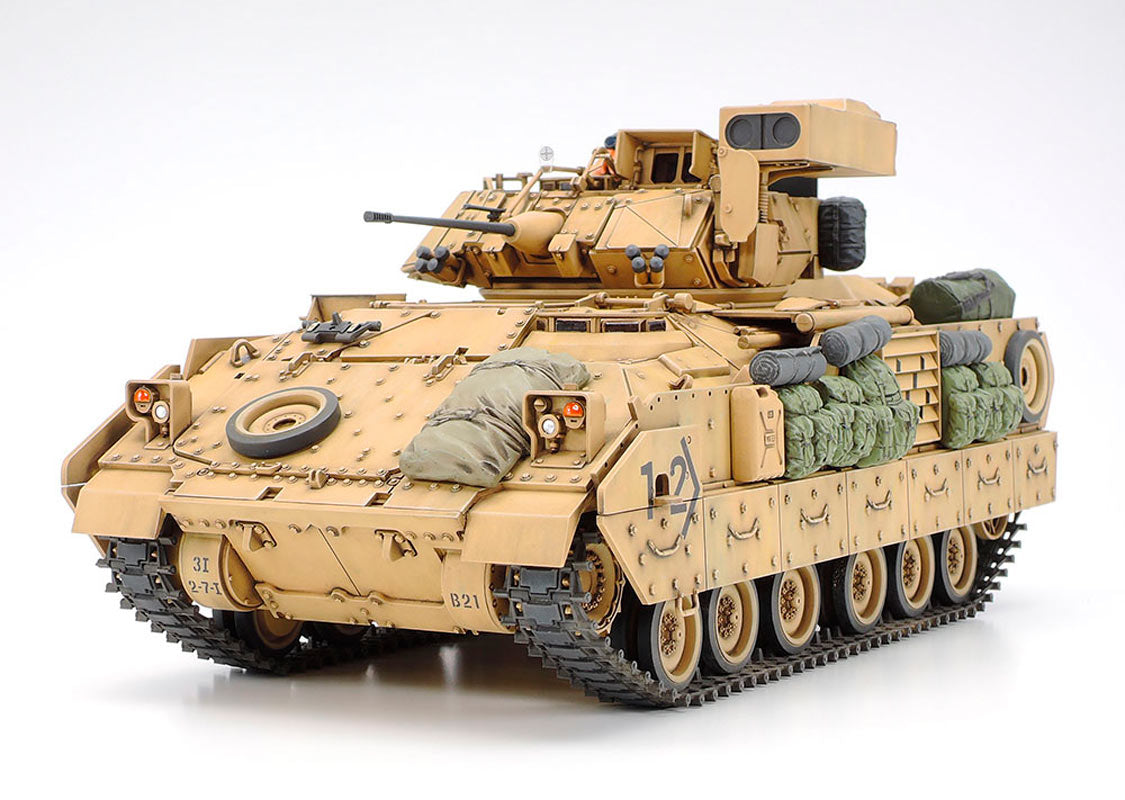 Tamiya M2A2 ODS infantry fighting vehicle modelkampvogn