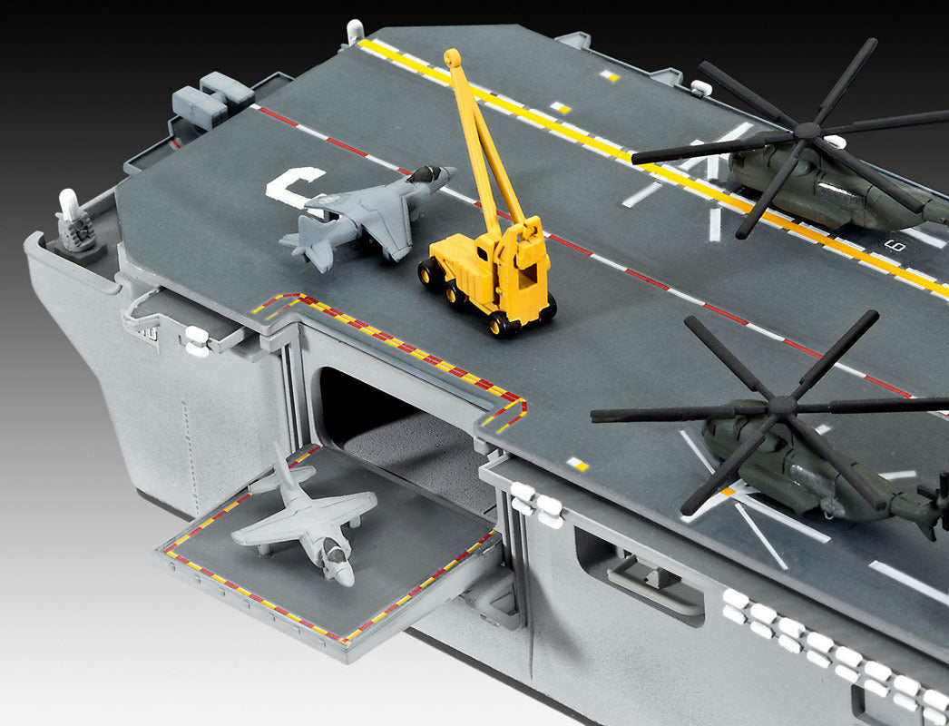 Revell Assault Carrier USS WASP CLASS modelskib