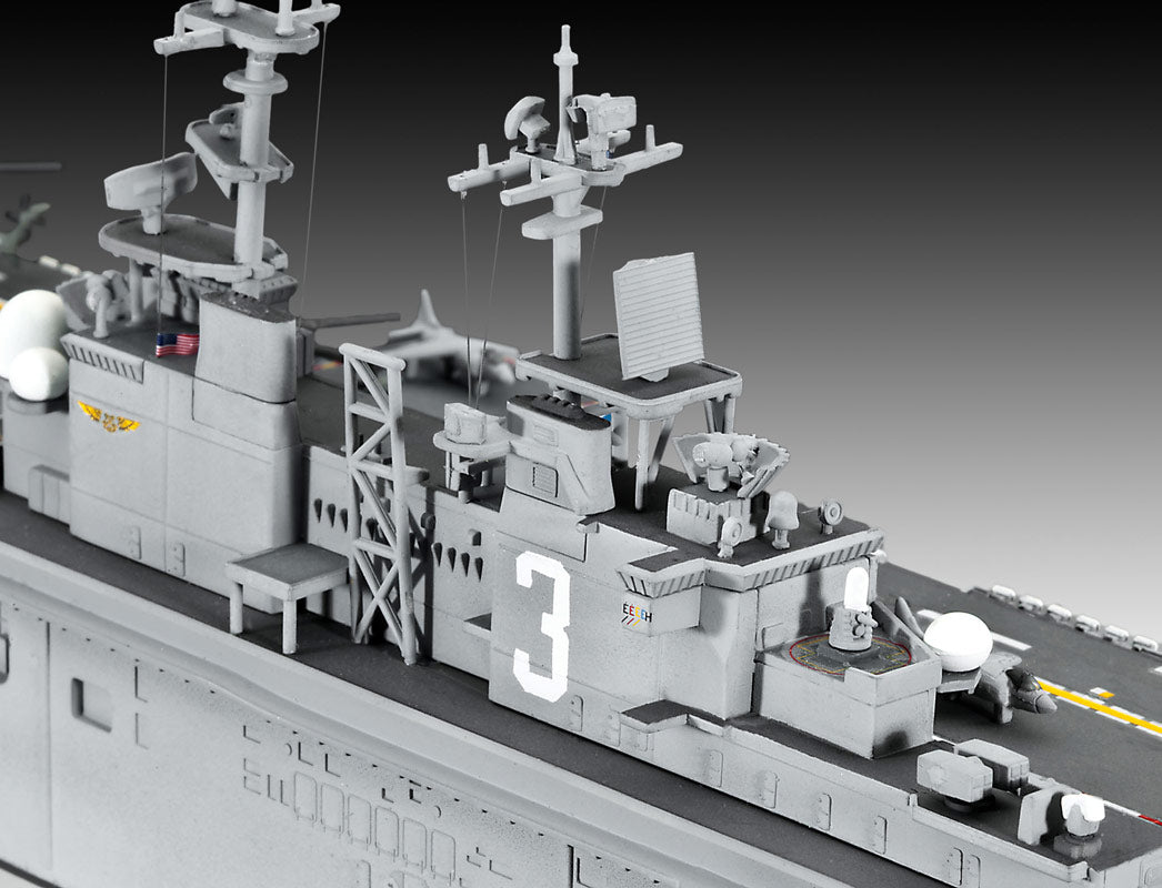 Revell Assault Carrier USS WASP CLASS modelskib