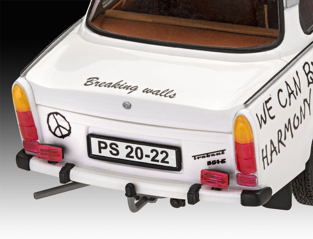 Revell Trabant 601S "Builder's Choice" modelbil - Med lim og maling
