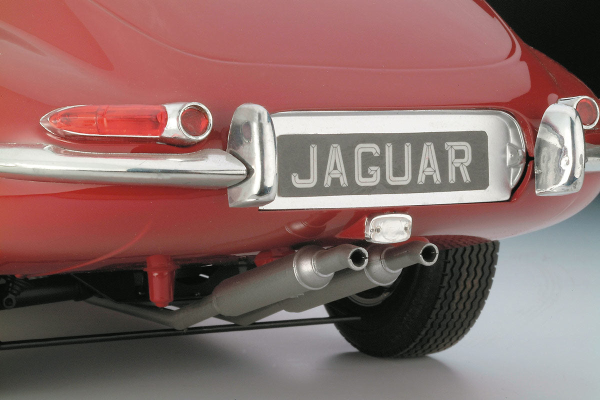Revell Jaguar E-Type 1:8 - modelbil