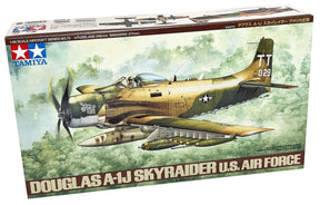 Tamiya Douglas A-1J Skyraider U.S Air force modelfly