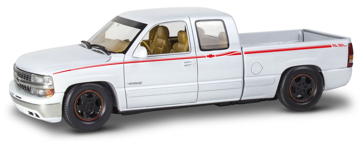 Revell 1999 Chevy Silverado Custom Pickup modelbil