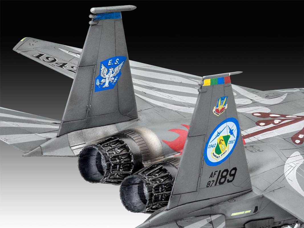 Revell F-15E Strike Eagle modelfly - Med lim og maling