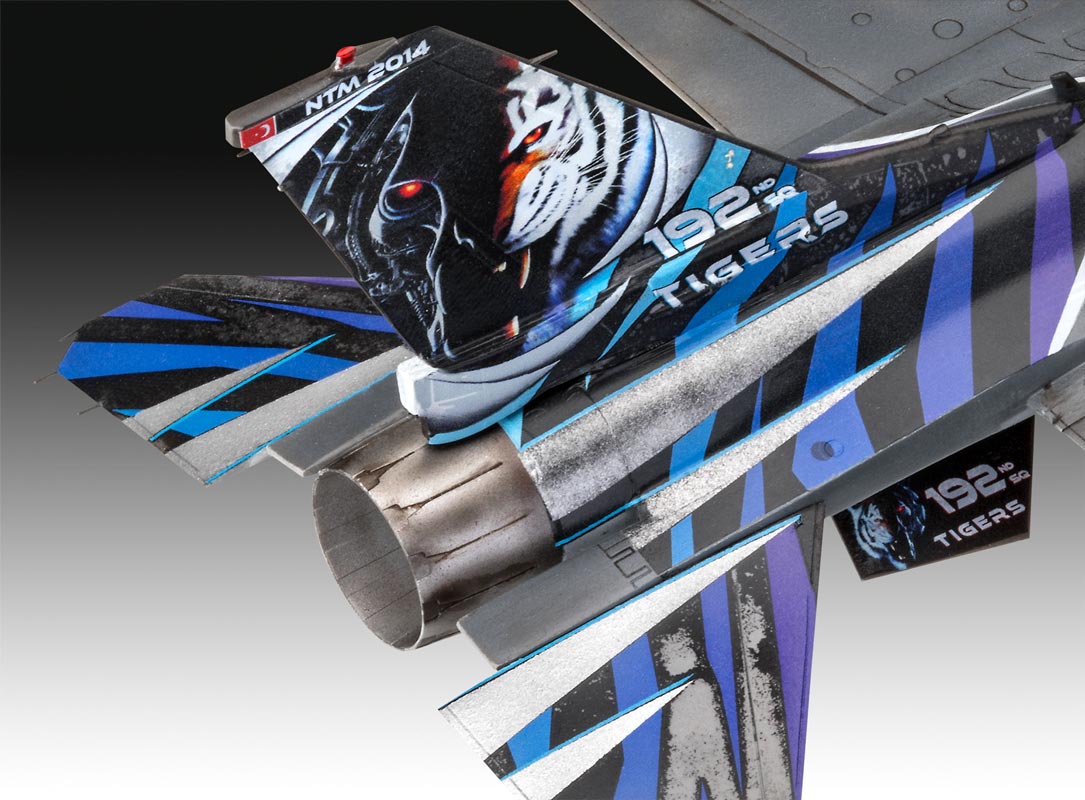 Revell Fighting Falcon F-16D
